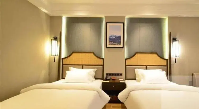 Bed in Metropolo Hotel YunNan Shangri-la Karma Dan Songzanlin Temple Bed in Metropolo Hotel YunNan Shangri-la Karma Dan Songzanlin Temple