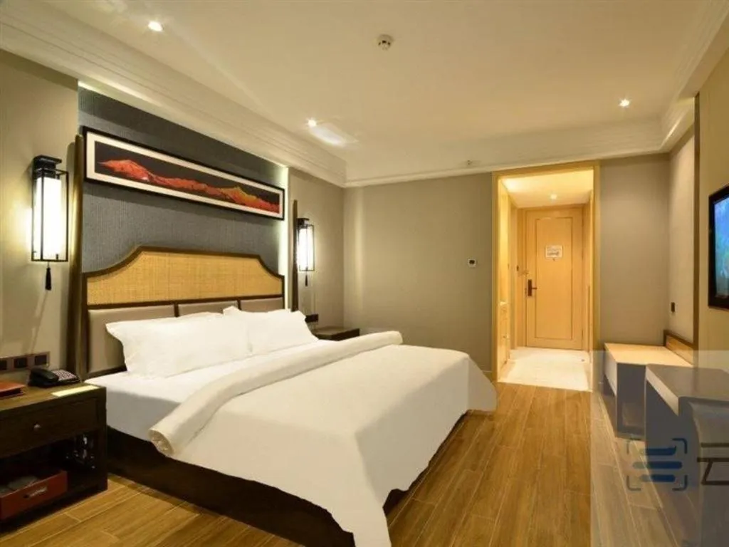 Bed in Metropolo Hotel YunNan Shangri-la Karma Dan Songzanlin Temple