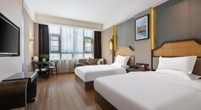 Bed in Metropolo Hotel YunNan Shangri-la Karma Dan Songzanlin Temple