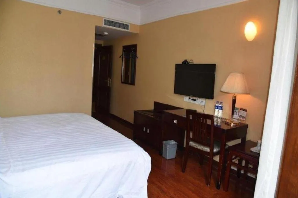 Bed in Hujialou Hot Spring Hotel