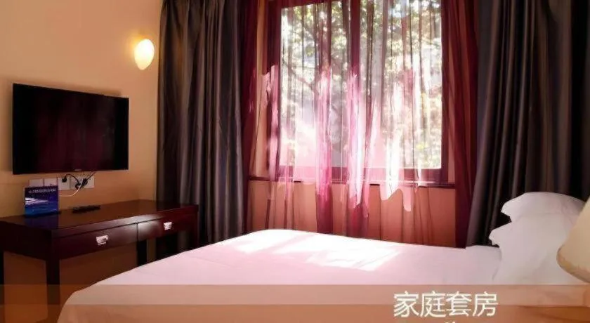 Bed in Hujialou Hot Spring Hotel