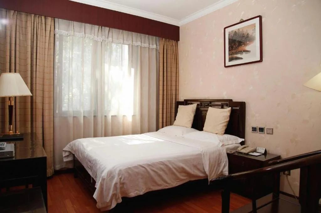 Bed in Hujialou Hot Spring Hotel