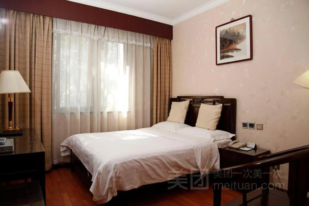 Bed in Hujialou Hot Spring Hotel