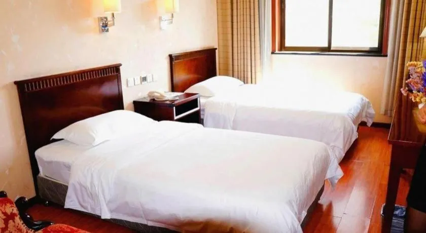 Bed in Hujialou Hot Spring Hotel