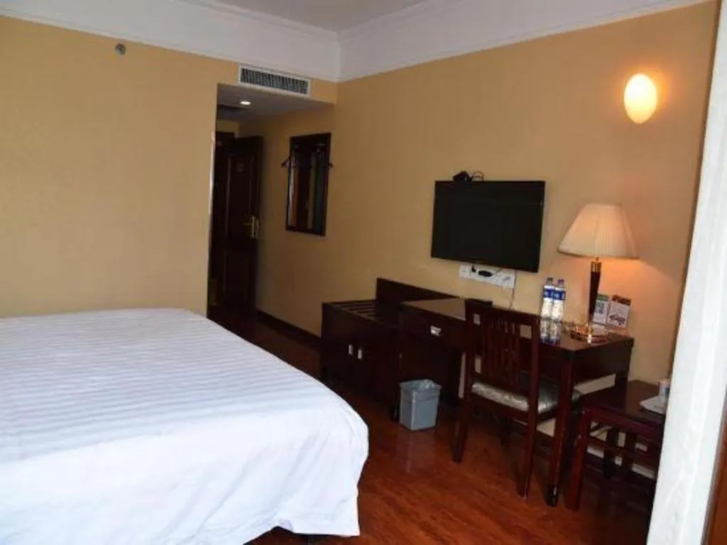 Bed in Hujialou Hot Spring Hotel