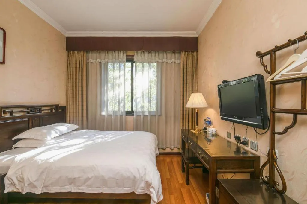 Bed in Hujialou Hot Spring Hotel