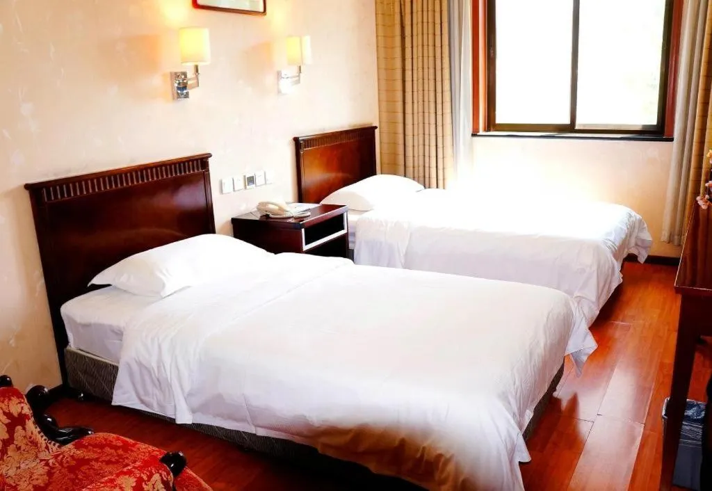 Bed in Hujialou Hot Spring Hotel