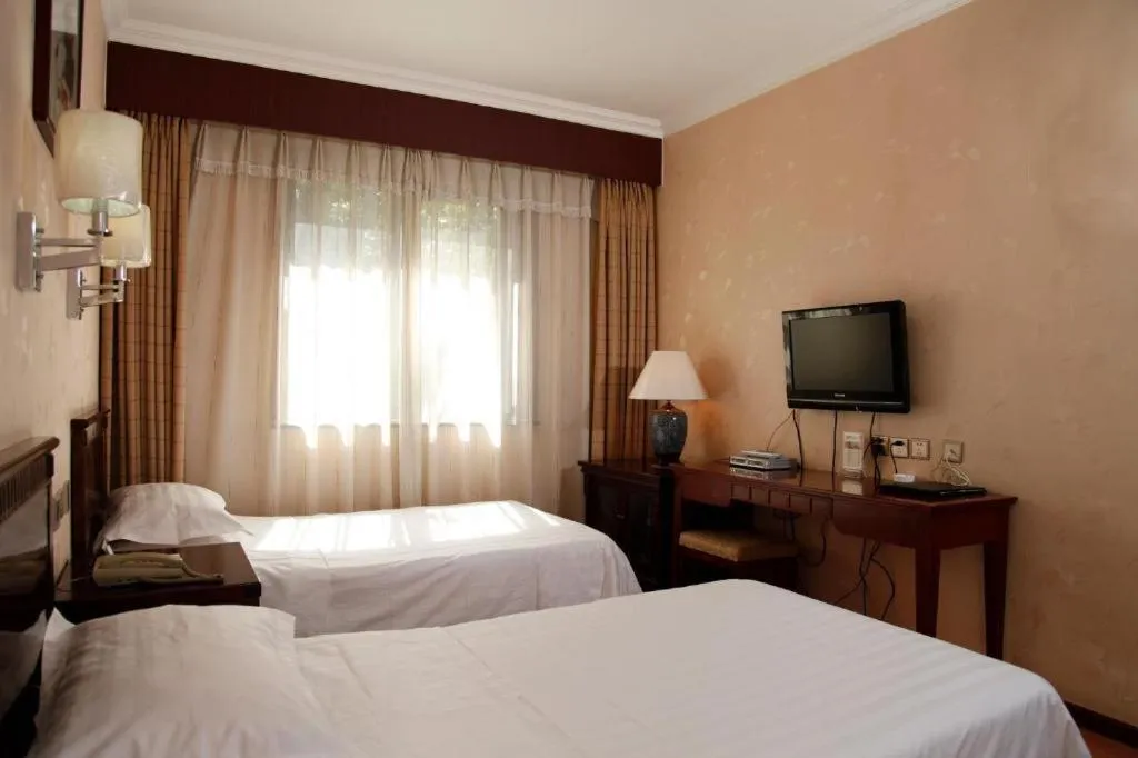 Bed in Hujialou Hot Spring Hotel