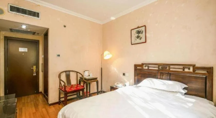 Bed in Hujialou Hot Spring Hotel