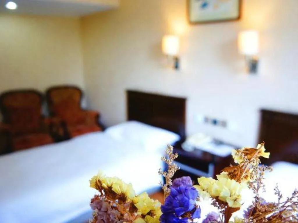 Bed in Hujialou Hot Spring Hotel