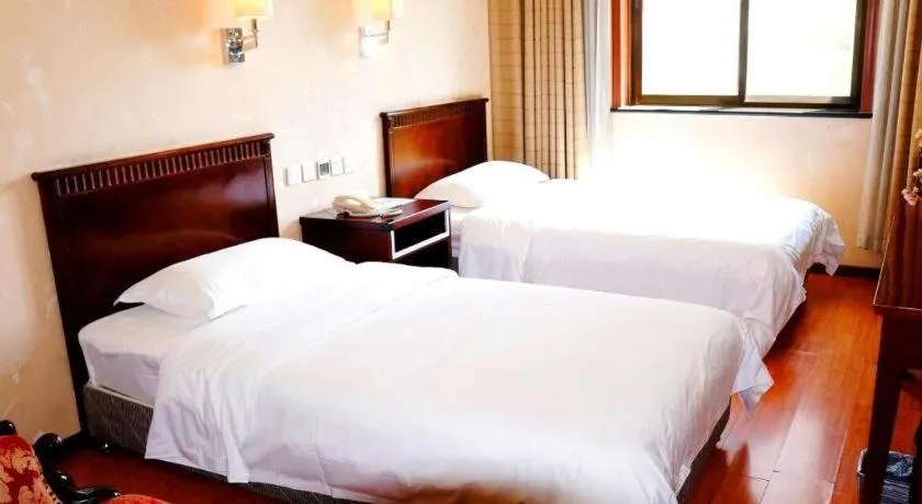 Bed in Hujialou Hot Spring Hotel