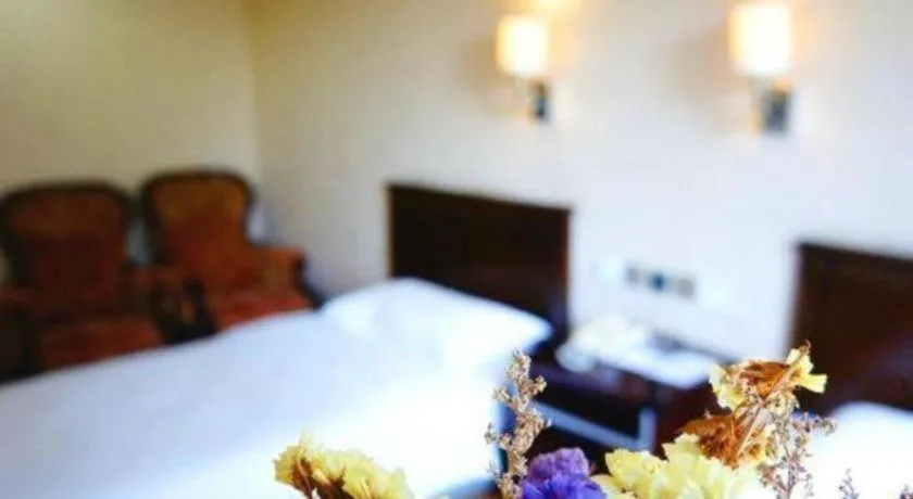 Bed in Hujialou Hot Spring Hotel