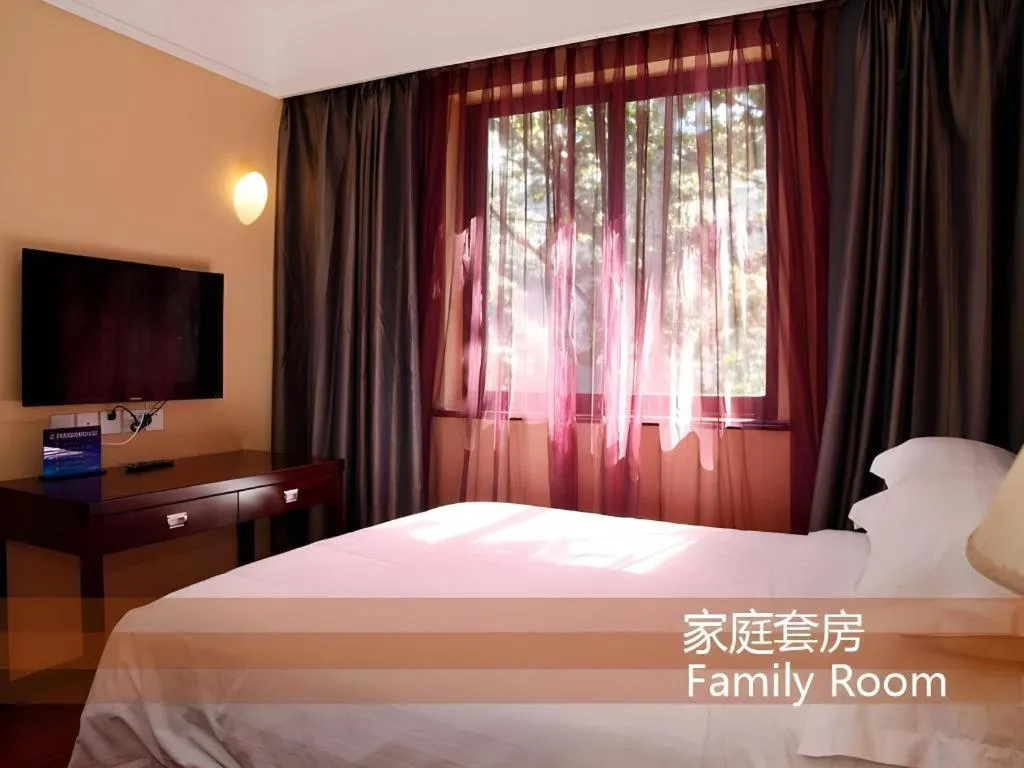 Bed in Hujialou Hot Spring Hotel