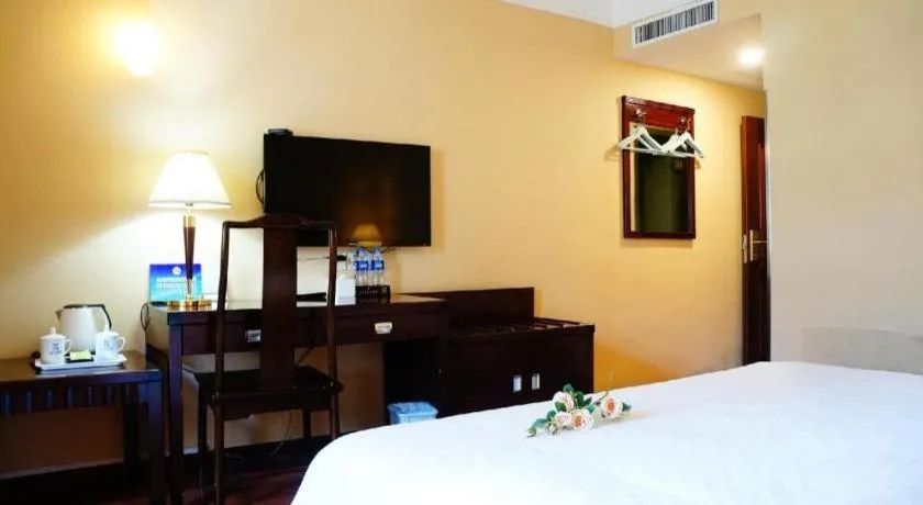 Bed in Hujialou Hot Spring Hotel