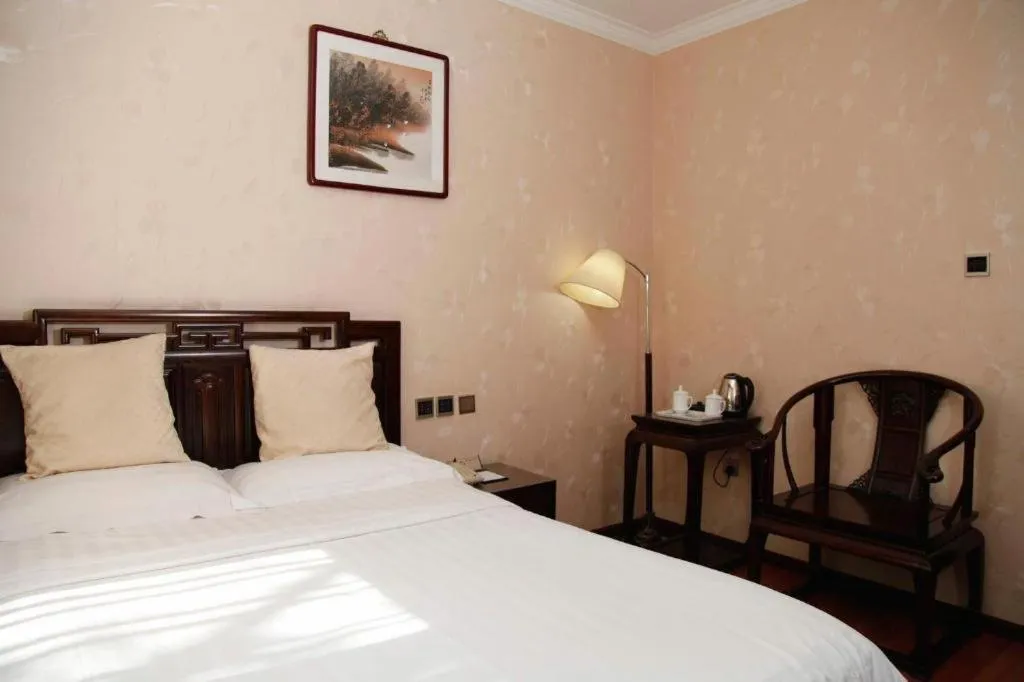 Bed in Hujialou Hot Spring Hotel