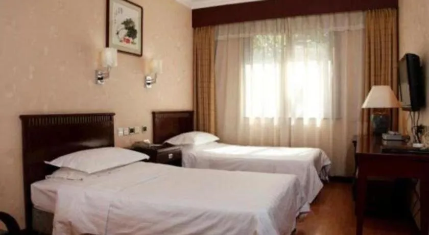 Bed in Hujialou Hot Spring Hotel