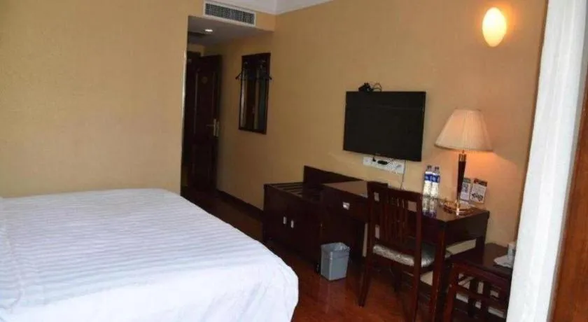 Bed in Hujialou Hot Spring Hotel