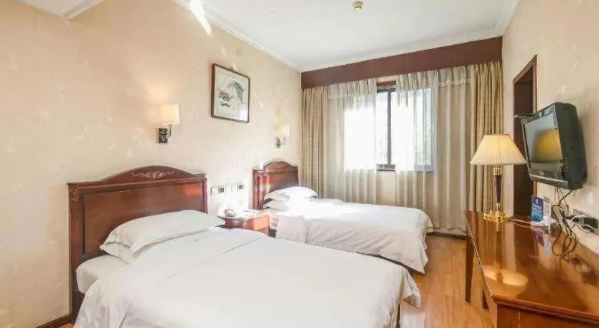 Bed in Hujialou Hot Spring Hotel