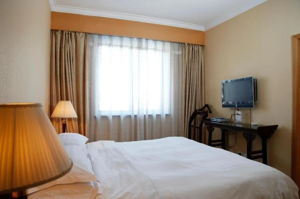 Bed in Hujialou Hot Spring Hotel