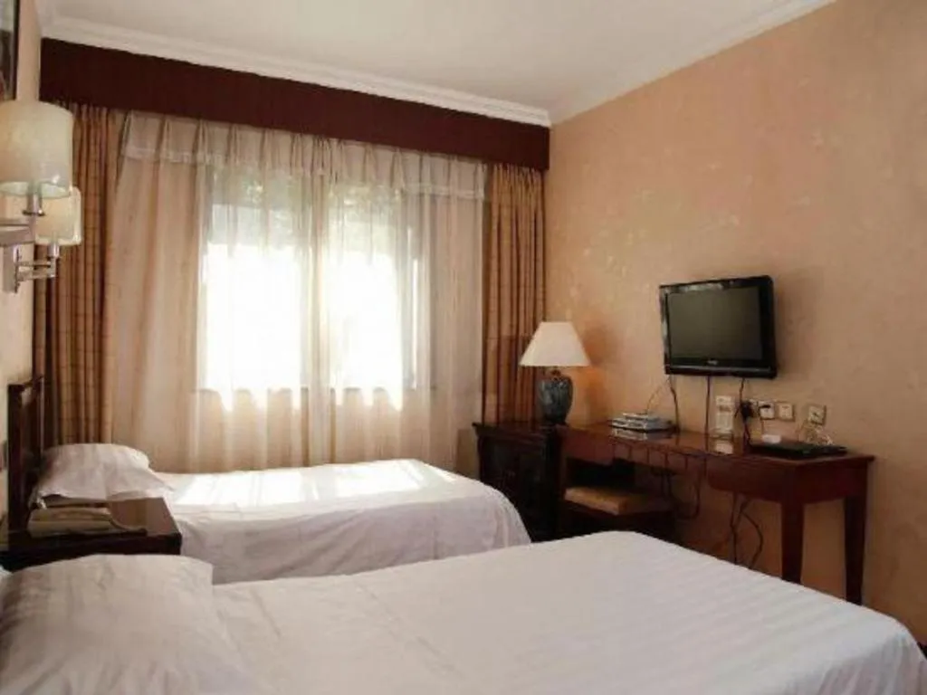 Bed in Hujialou Hot Spring Hotel