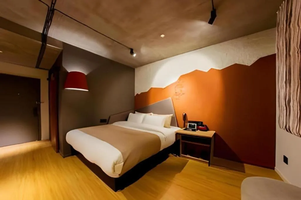 Bed in YUNIK-Shanghai Zhongshan Park Yan'an Xi Road