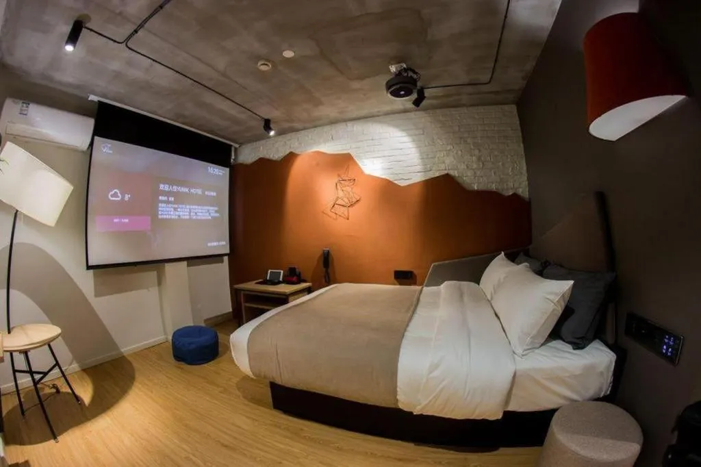 Bed in YUNIK-Shanghai Zhongshan Park Yan'an Xi Road