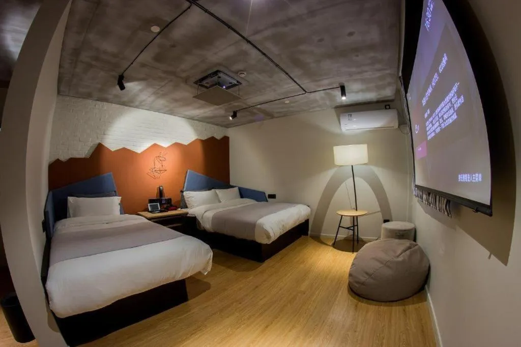 Bed in YUNIK-Shanghai Zhongshan Park Yan'an Xi Road