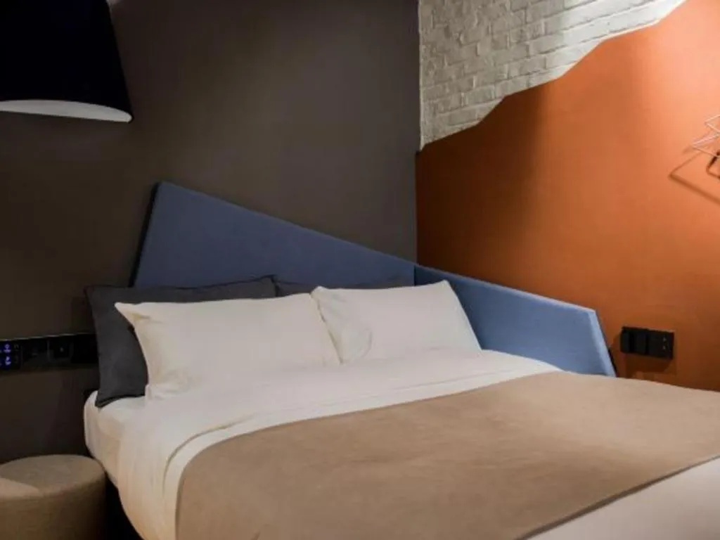 Bed in YUNIK-Shanghai Zhongshan Park Yan'an Xi Road