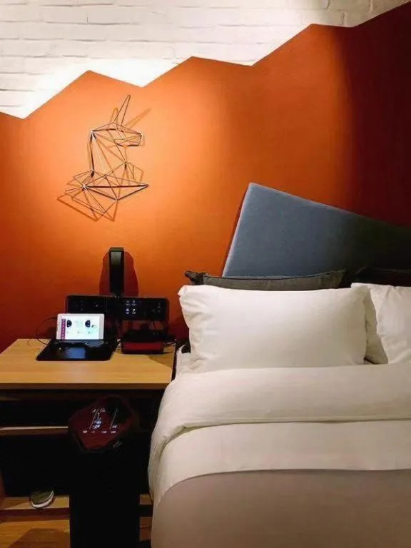 Bed in YUNIK-Shanghai Zhongshan Park Yan'an Xi Road