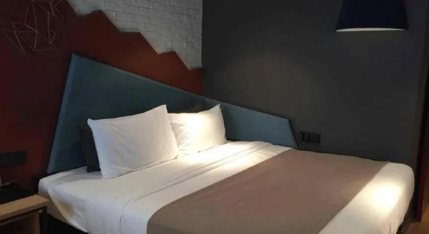 Bed in YUNIK-Shanghai Zhongshan Park Yan'an Xi Road