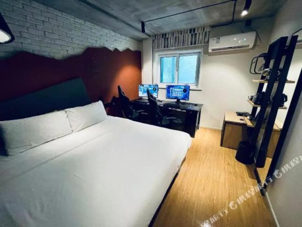 Bed in YUNIK-Shanghai Zhongshan Park Yan'an Xi Road