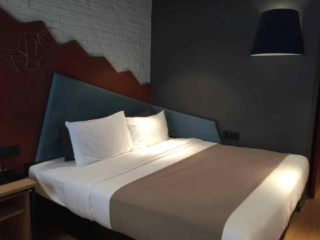 Bed in YUNIK-Shanghai Zhongshan Park Yan'an Xi Road