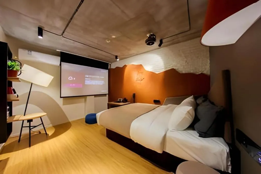 Bed in YUNIK-Shanghai Zhongshan Park Yan'an Xi Road