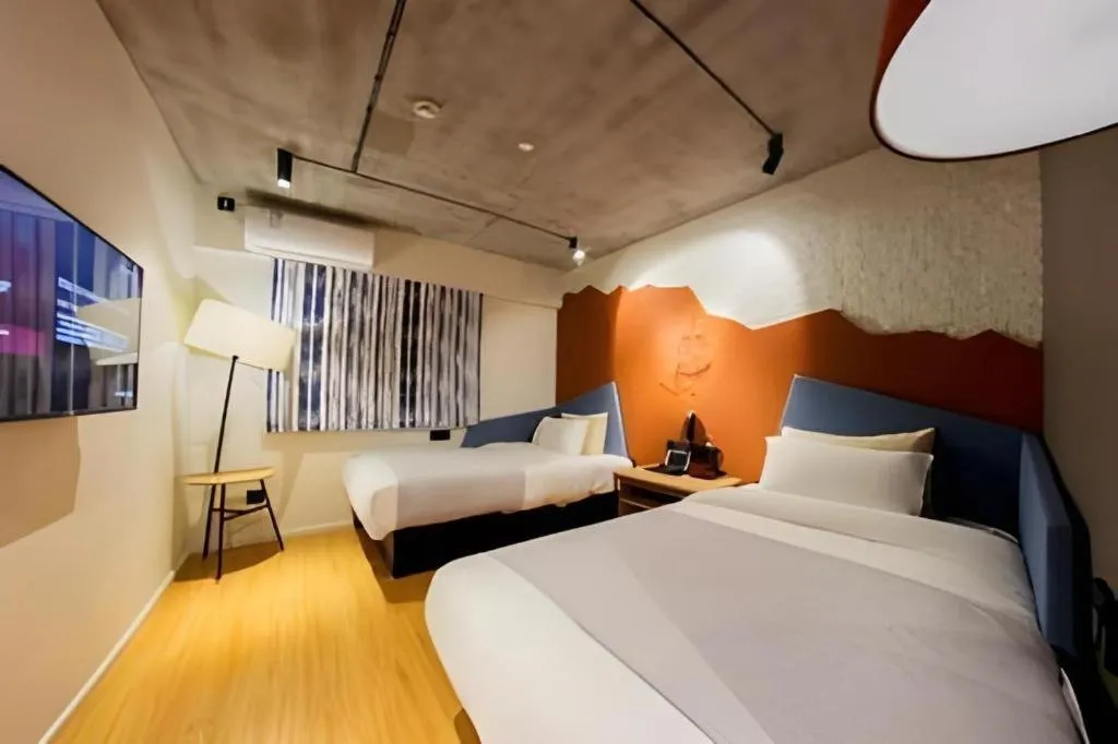 Bed in YUNIK-Shanghai Zhongshan Park Yan'an Xi Road