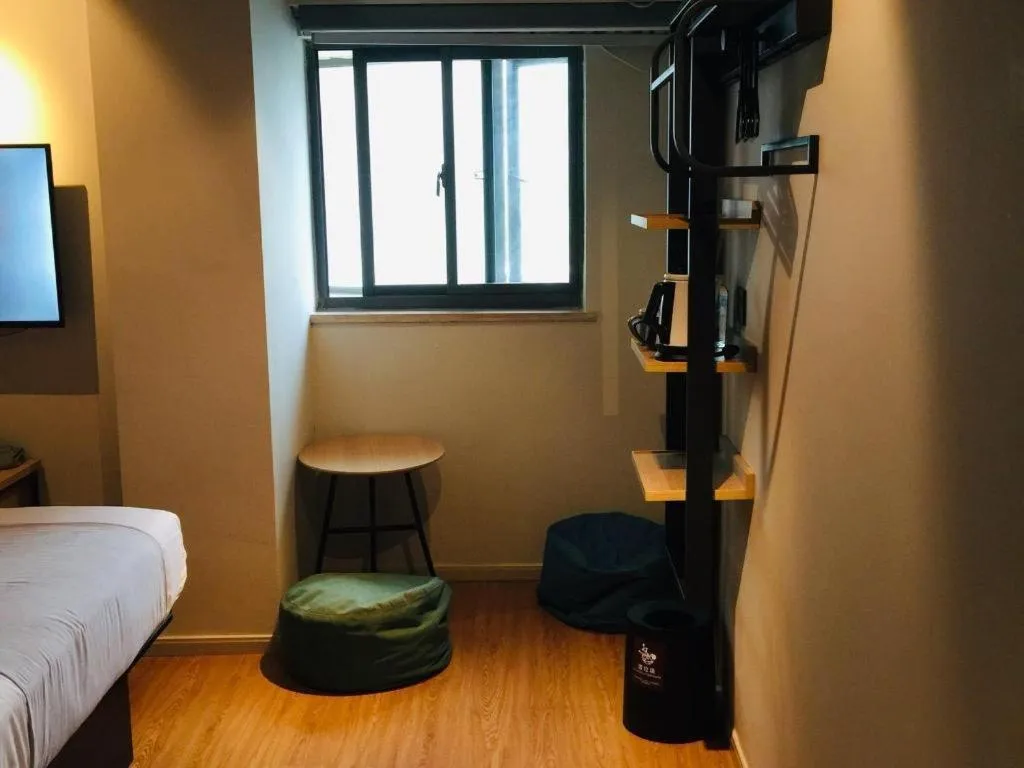 Bed in YUNIK-Shanghai Zhongshan Park Yan'an Xi Road