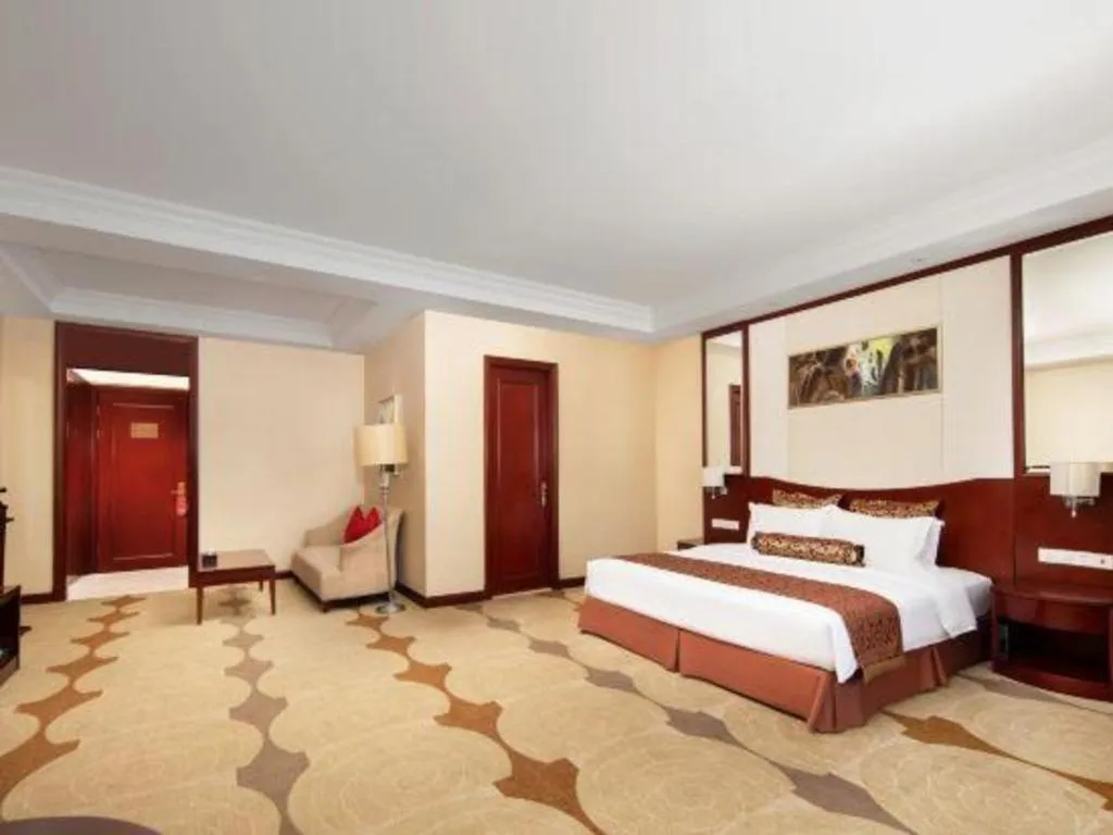 Bed in Longqi Jianguo Hotel Kunshan