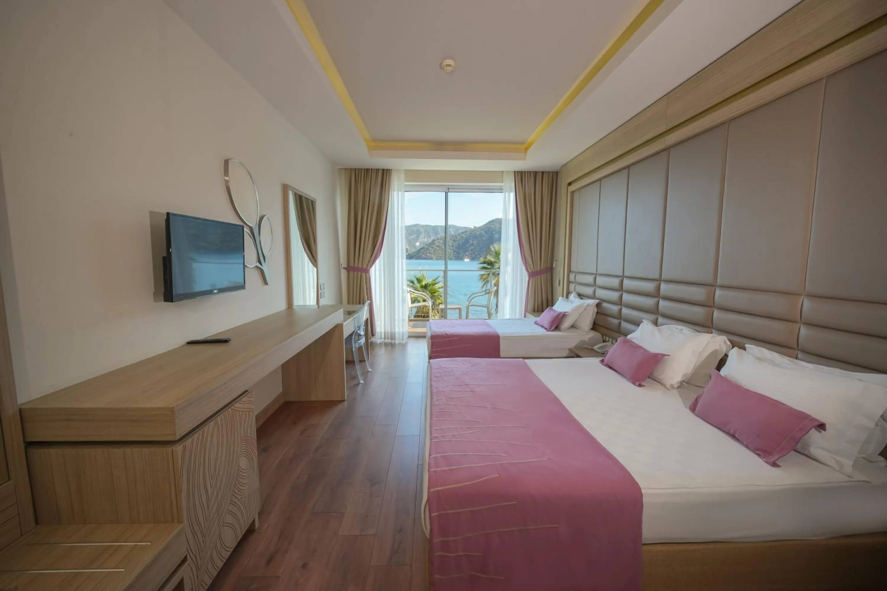 Photo of the whole room, Bed in Orka Lotus Beach