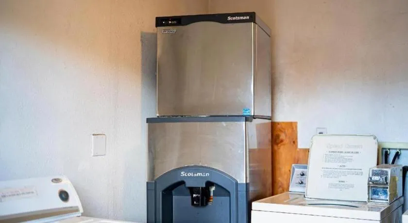 OYO Riverside Inn John Day OR