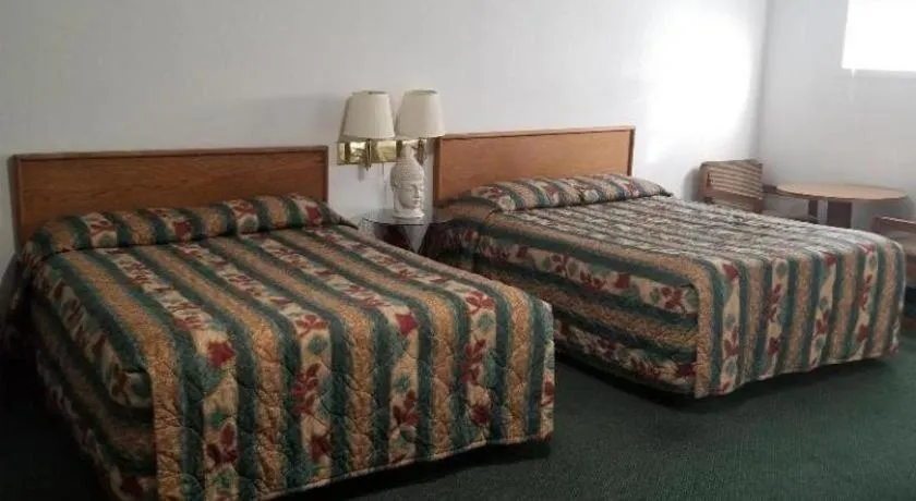 Bed in OYO Riverside Inn John Day OR