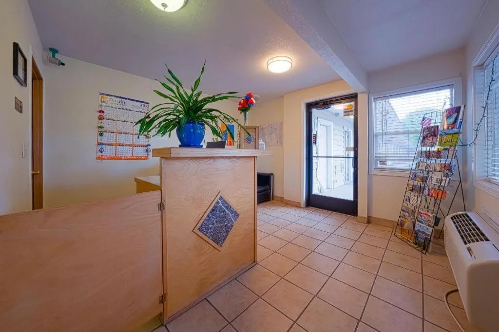 OYO Riverside Inn John Day OR