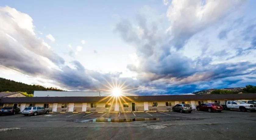 OYO Riverside Inn John Day OR