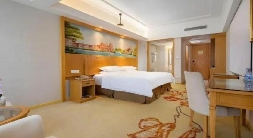 Bed in Vienna Hotel Shenzhen Longgang Baifucheng