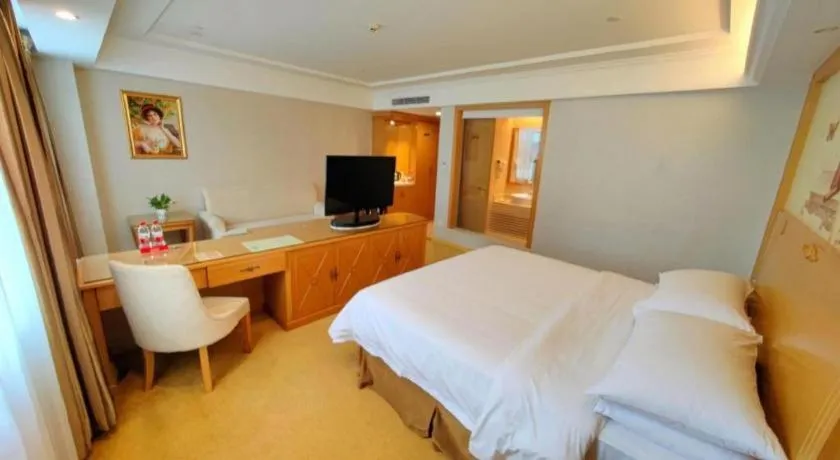 Bed in Vienna Hotel Shenzhen Longgang Baifucheng