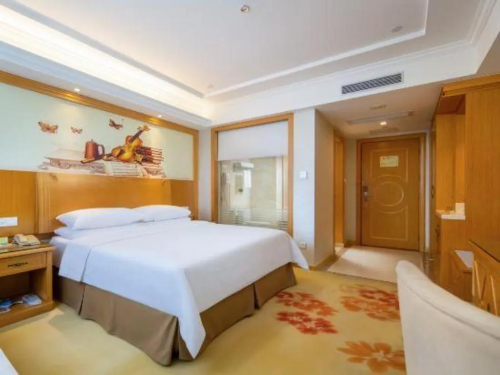 Bed in Vienna Hotel Shenzhen Longgang Baifucheng