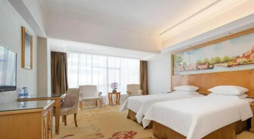 Bed in Vienna Hotel Shenzhen Longgang Baifucheng