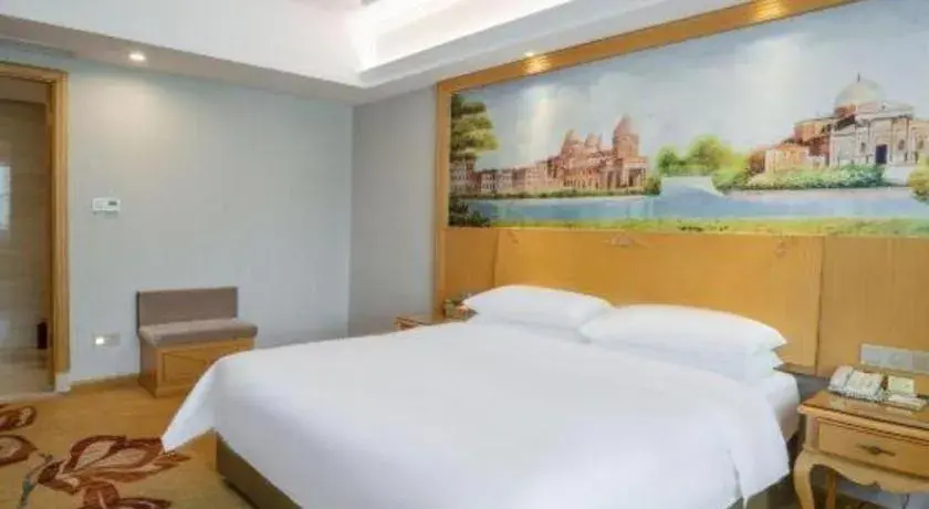 Bed in Vienna Hotel Guangdong Huizhou Lilin North Railway Station Bed in Vienna Hotel Guangdong Huizhou Lilin North Railway Station