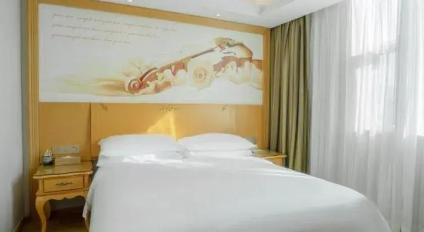Bed in Vienna Hotel Guangdong Huizhou Lilin North Railway Station Bed in Vienna Hotel Guangdong Huizhou Lilin North Railway Station