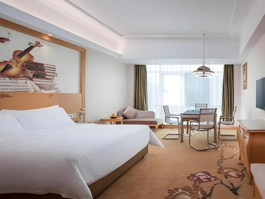 Bed in Vienna Hotel Guangdong Huizhou Lilin North Railway Station