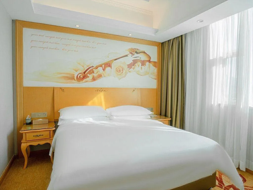 Bed in Vienna Hotel Guangdong Huizhou Lilin North Railway Station