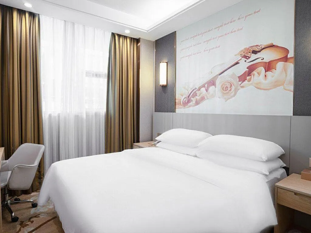 Bed in Vienna Hotel Guangdong Huizhou Lilin North Railway Station